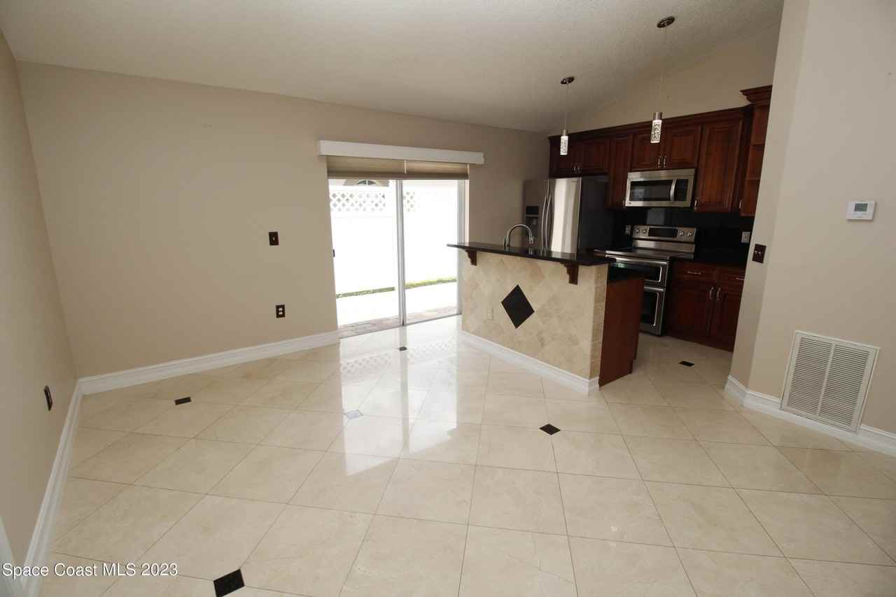 2729 Maderia Cir - Photo 3 of 23