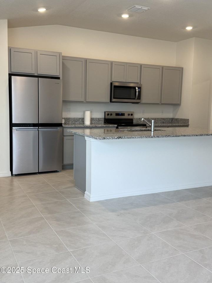 3739 Grappler Circle Southeast - Photo 4 of 8