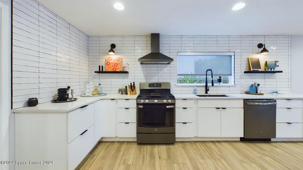 1445 Bay Shore Dr - Photo 7 of 29