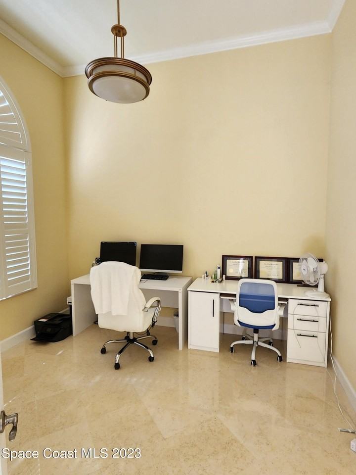 4124 Waterloo Pl - Photo 7 of 32