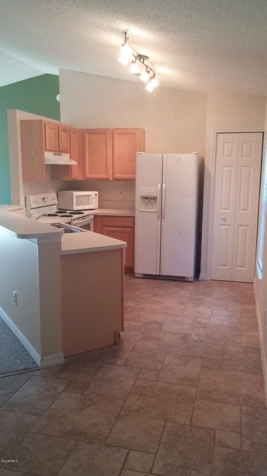 4708 Alfred St - Photo 4 of 17