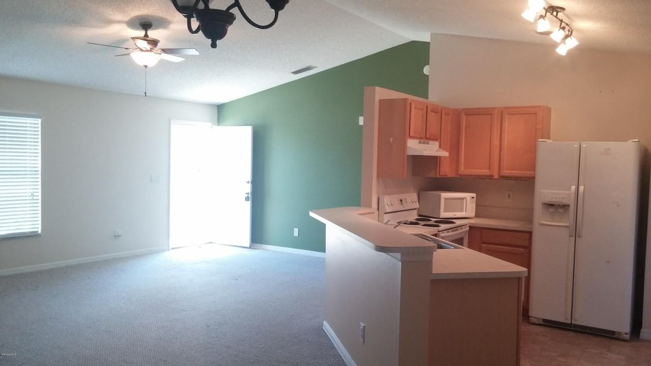 4708 Alfred St - Photo 5 of 17