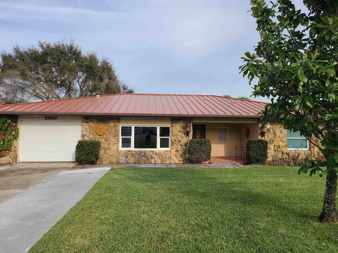 2557 Pineapple Ave - Photo 2 of 45