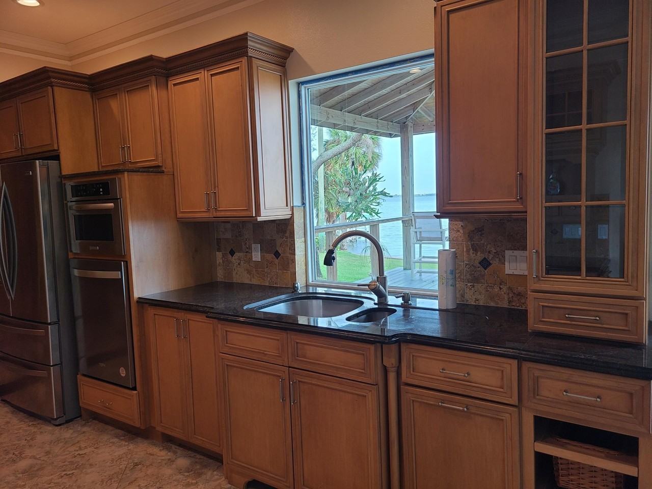 2557 Pineapple Ave - Photo 4 of 45