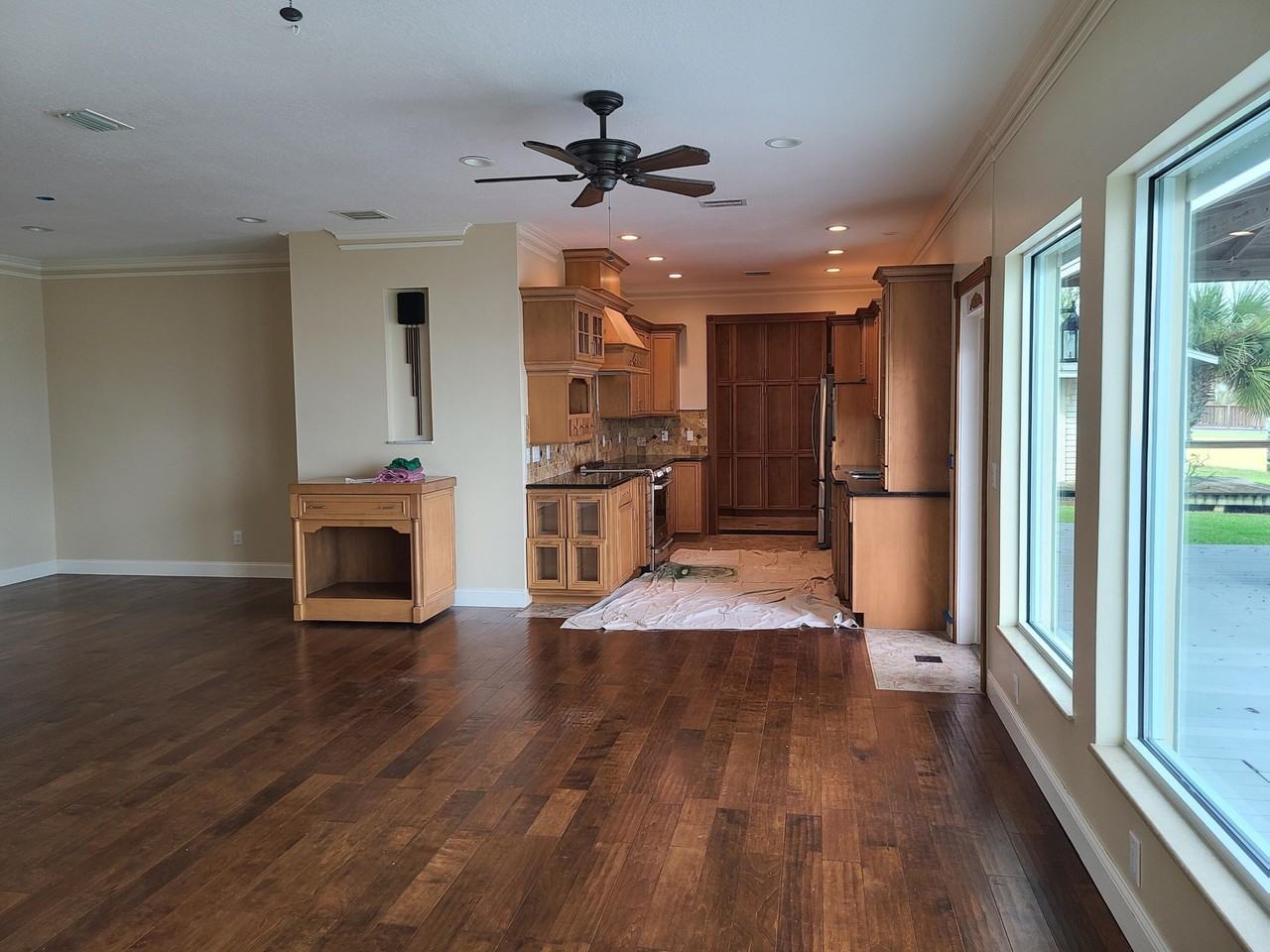 2557 Pineapple Ave - Photo 7 of 45