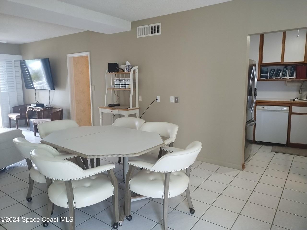 4000 Ocean Beach Blvd Apt 2 #2C - Photo 4 of 41