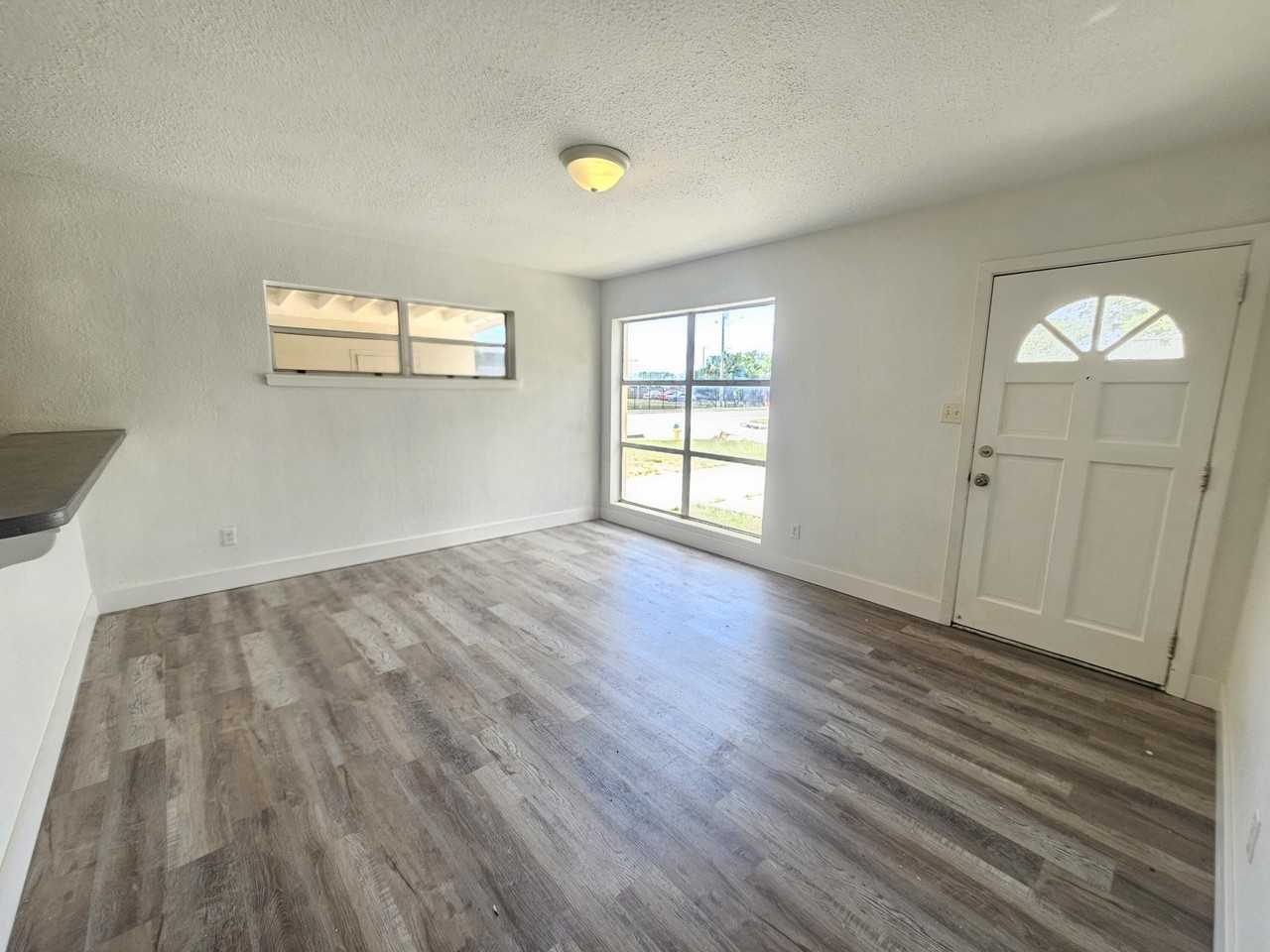 1040 Hickory Lane - Photo 2 of 18