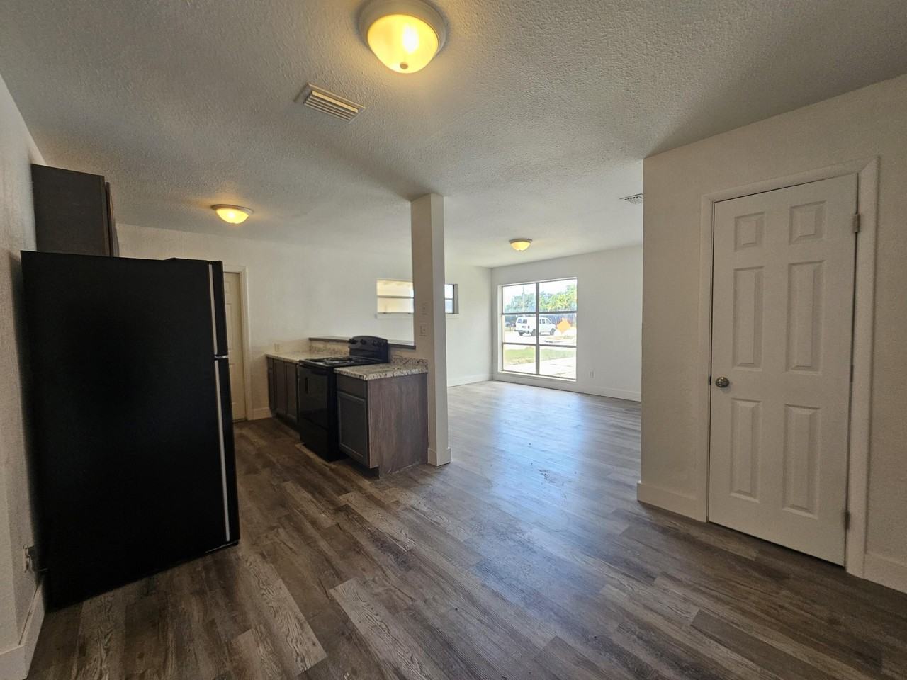 1040 Hickory Lane - Photo 5 of 18