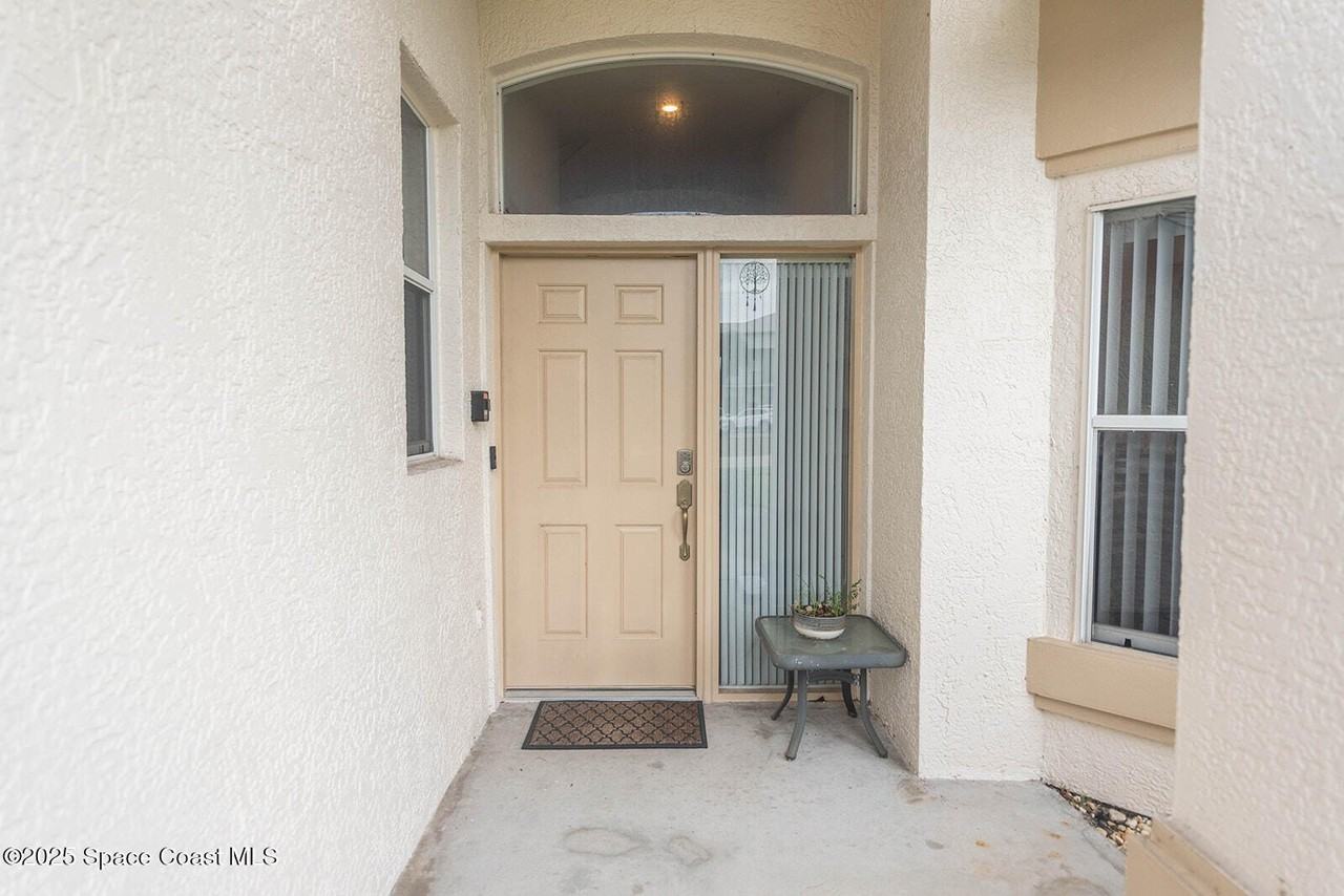 585 Grant Ave - Photo 3 of 50