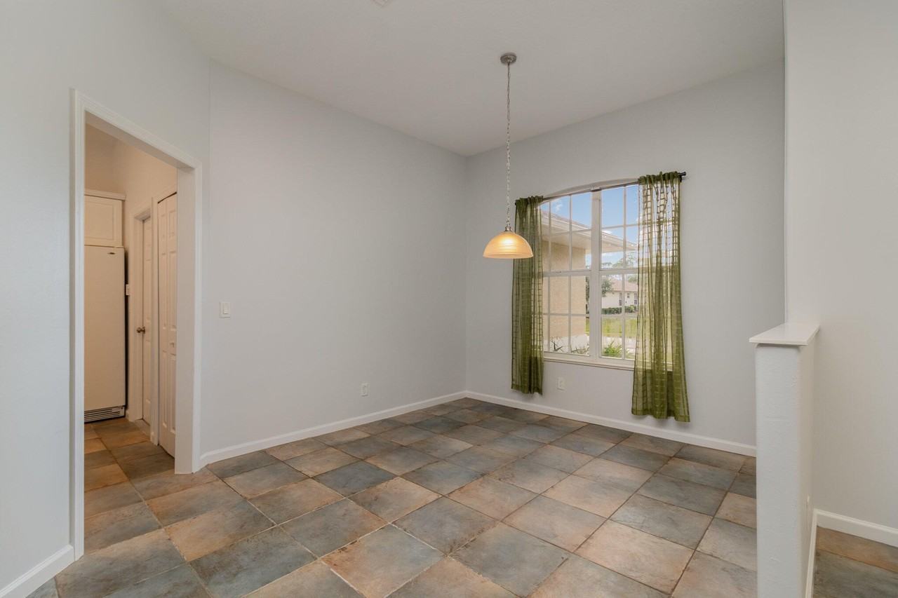 105 Paddock St - Photo 5 of 24