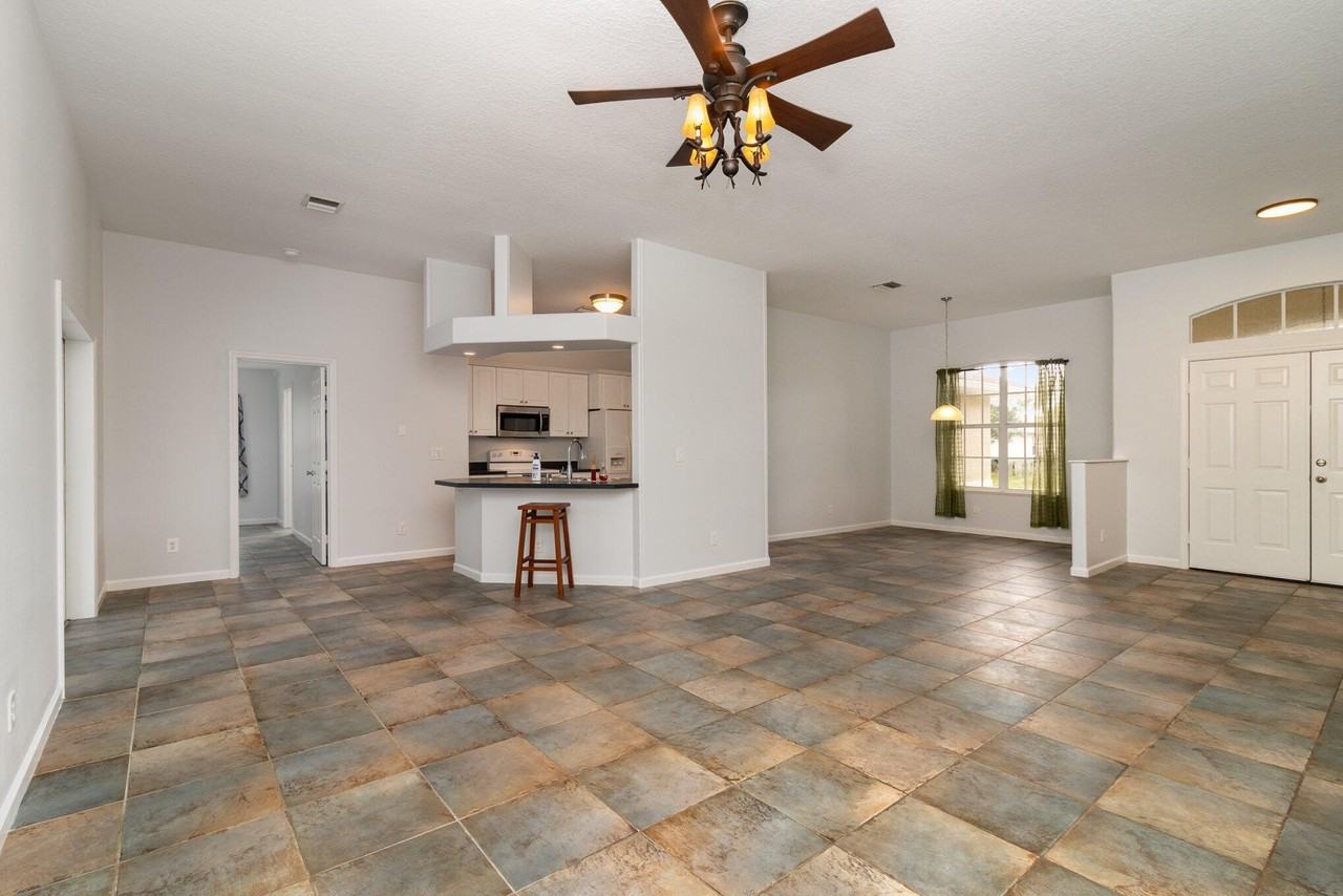 105 Paddock St - Photo 6 of 24