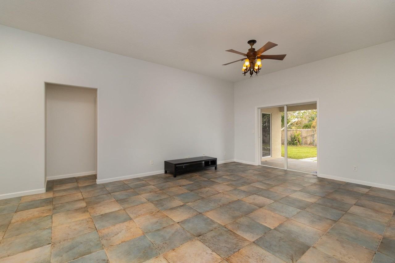 105 Paddock St - Photo 7 of 24