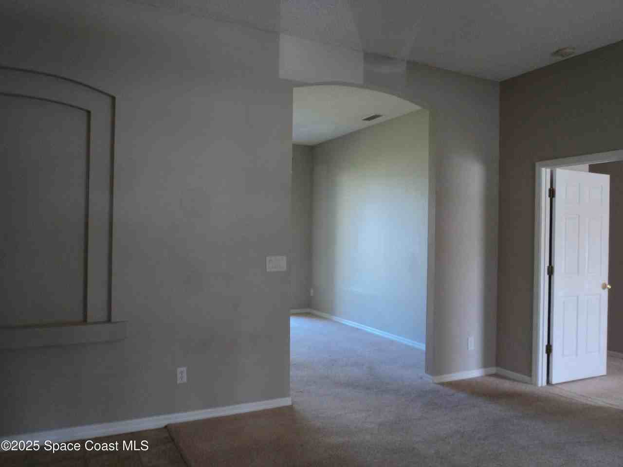1150 Cogan Dr Se - Photo 3 of 27
