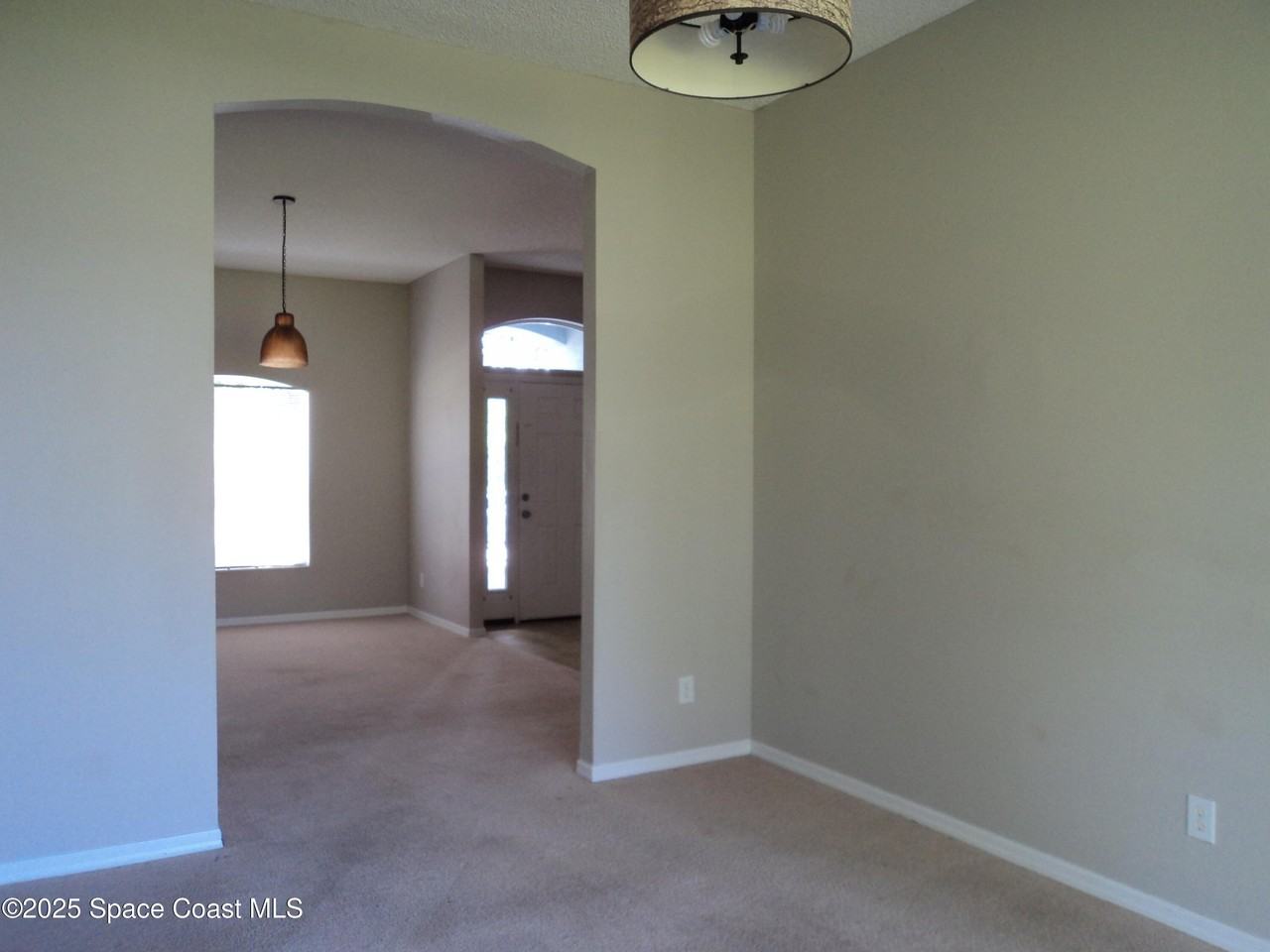 1150 Cogan Dr Se - Photo 4 of 27