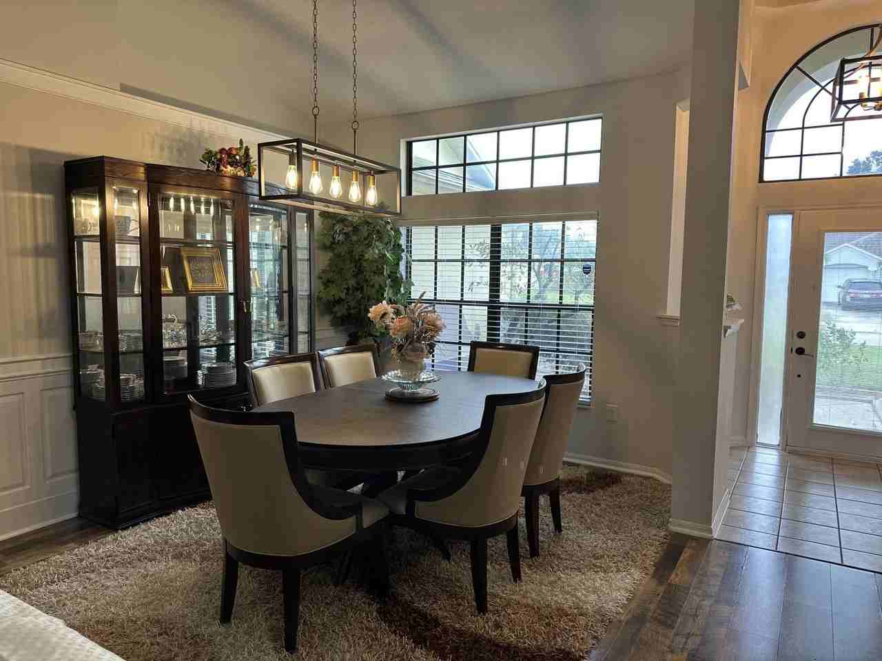 1461 Wellington Cir - Photo 5 of 31