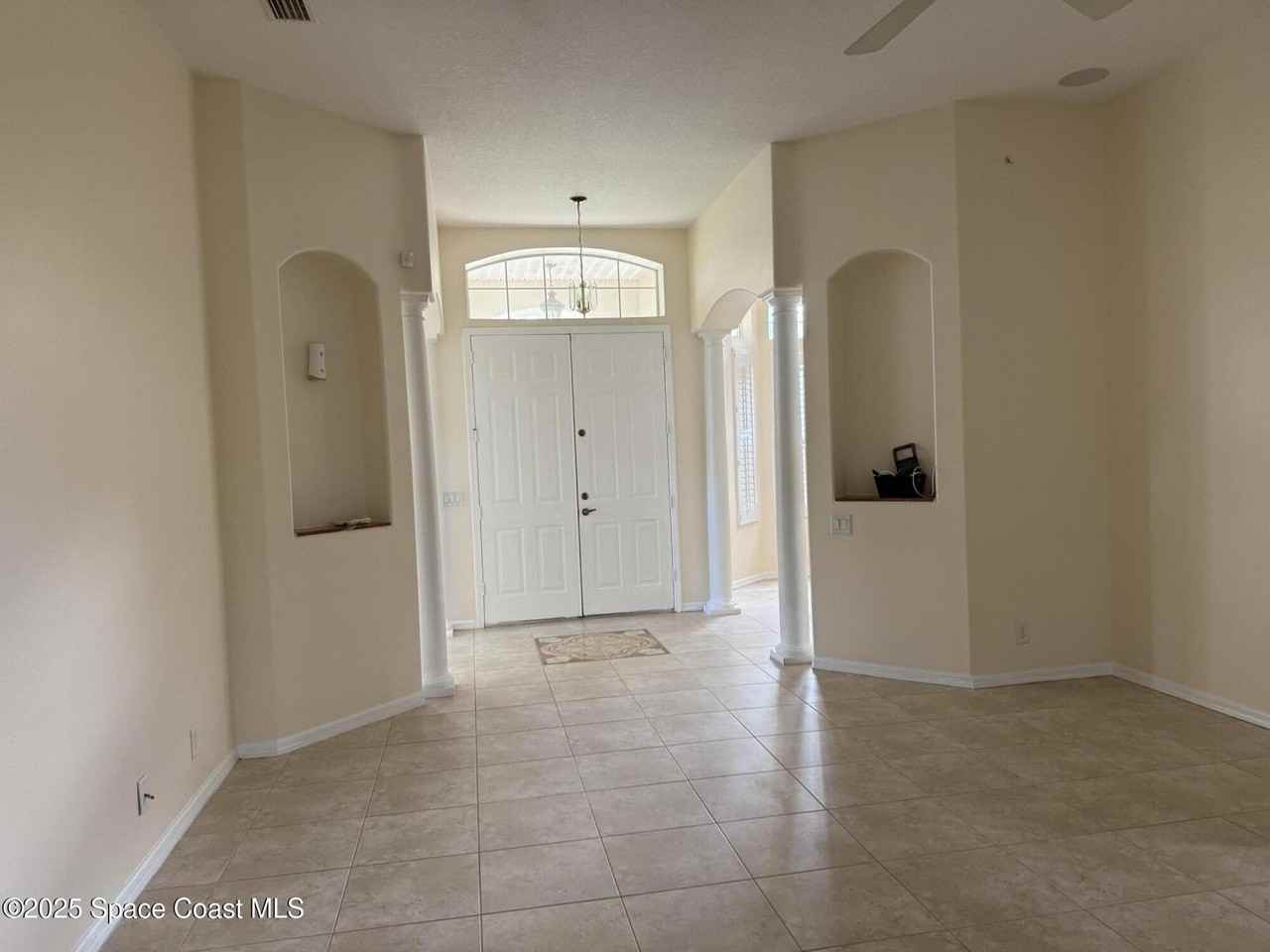 924 Bryce Ln - Photo 2 of 14