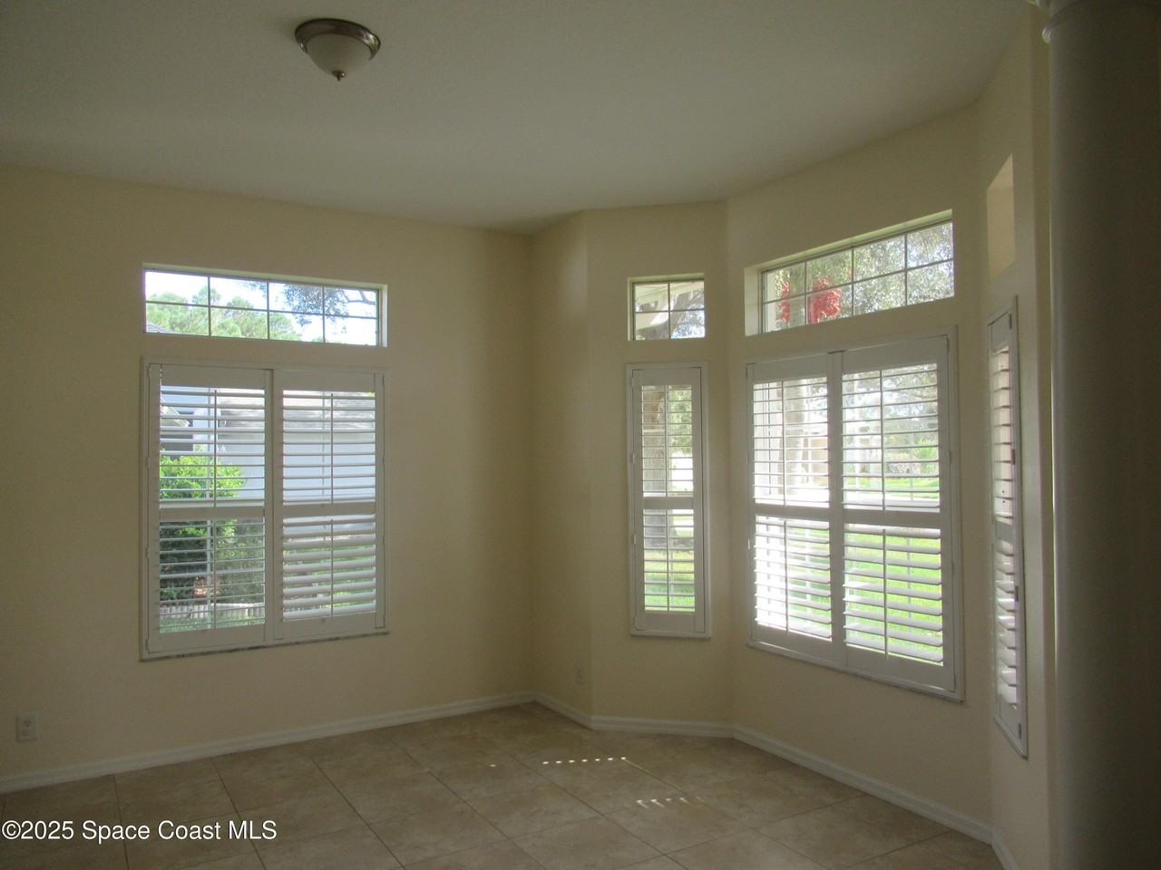 924 Bryce Ln - Photo 3 of 14