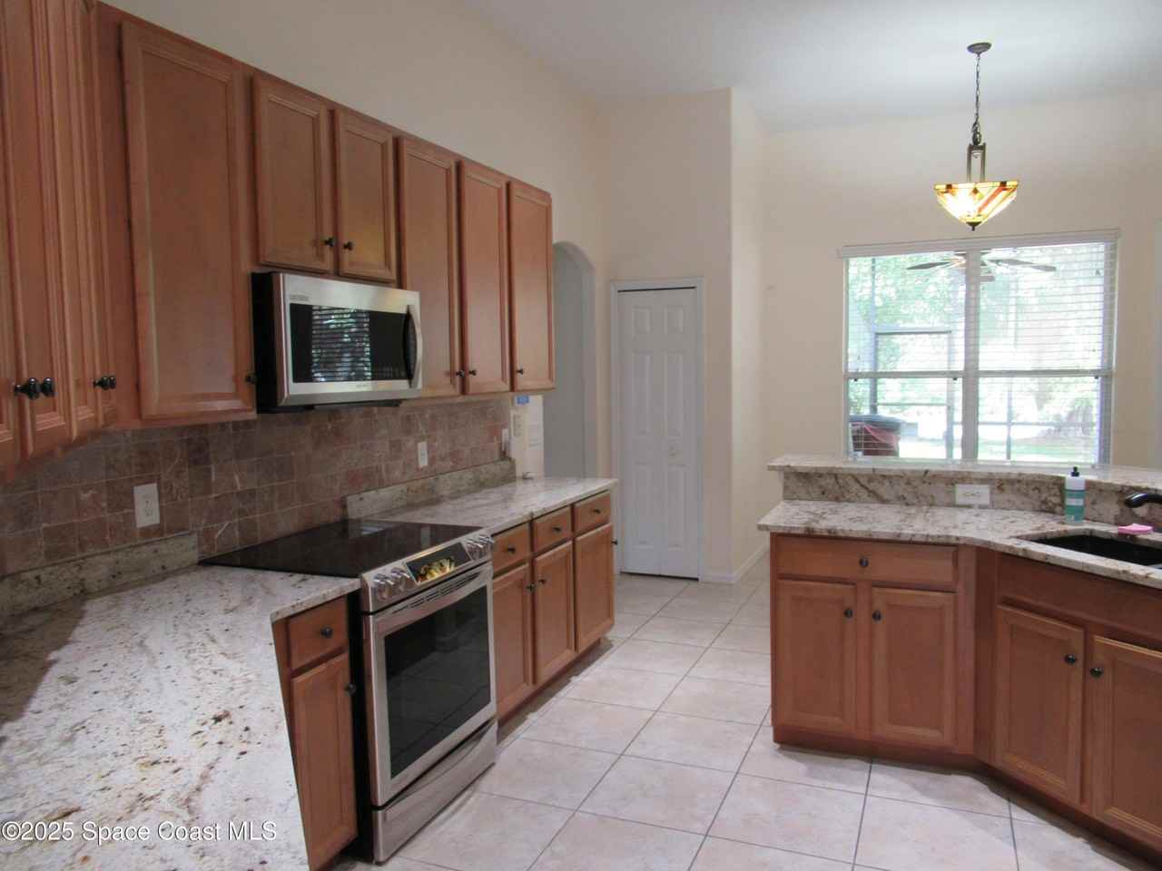 924 Bryce Ln - Photo 5 of 14