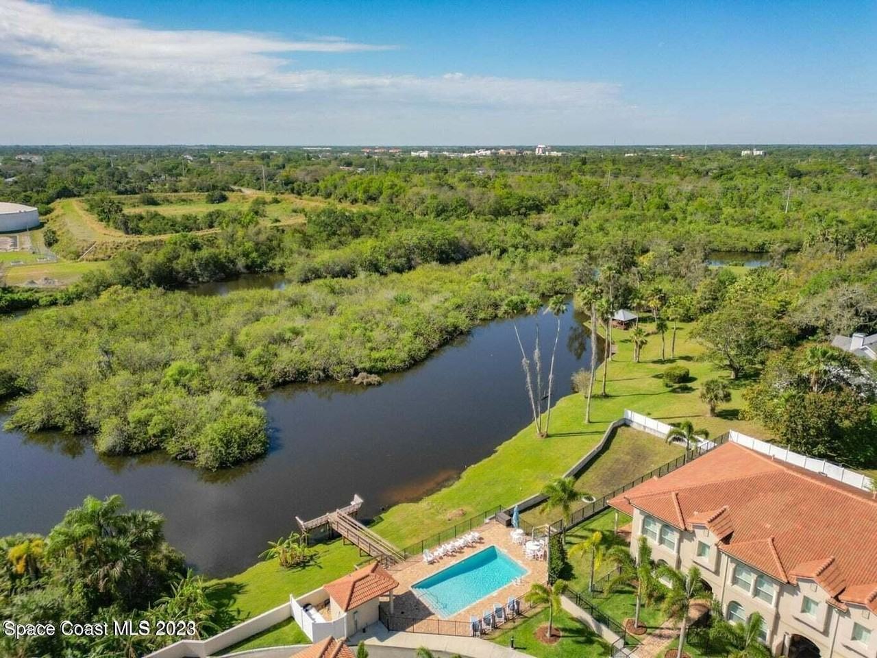 2240 Enjoya Ln - Photo 4 of 38