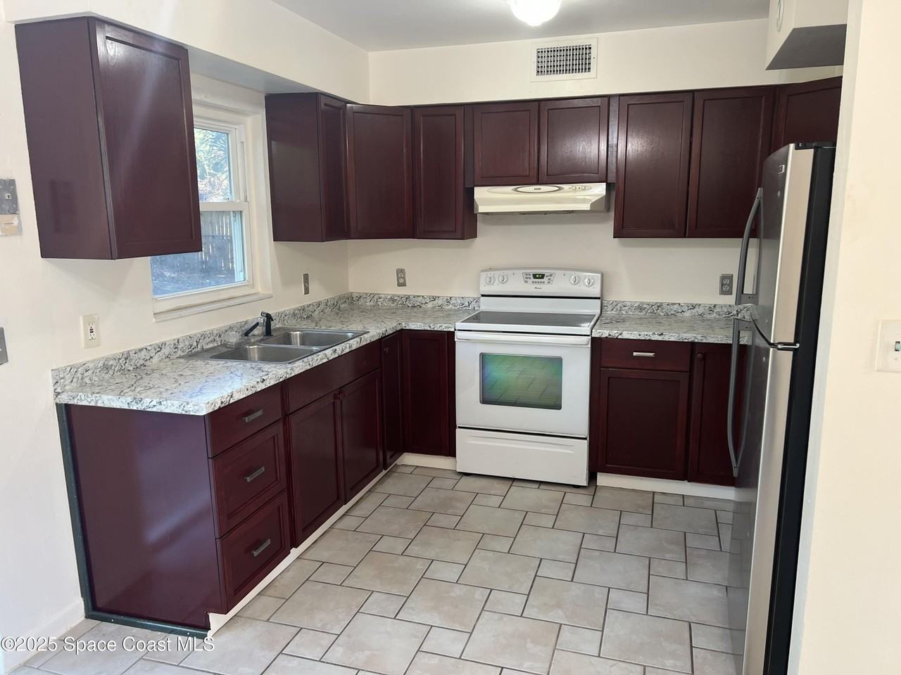 130 Moore Ave - Photo 4 of 18