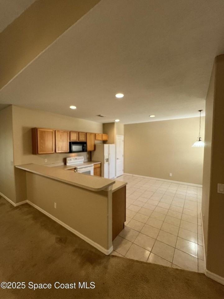 1040 Venetian Dr Unit 203 #203 - Photo 7 of 23