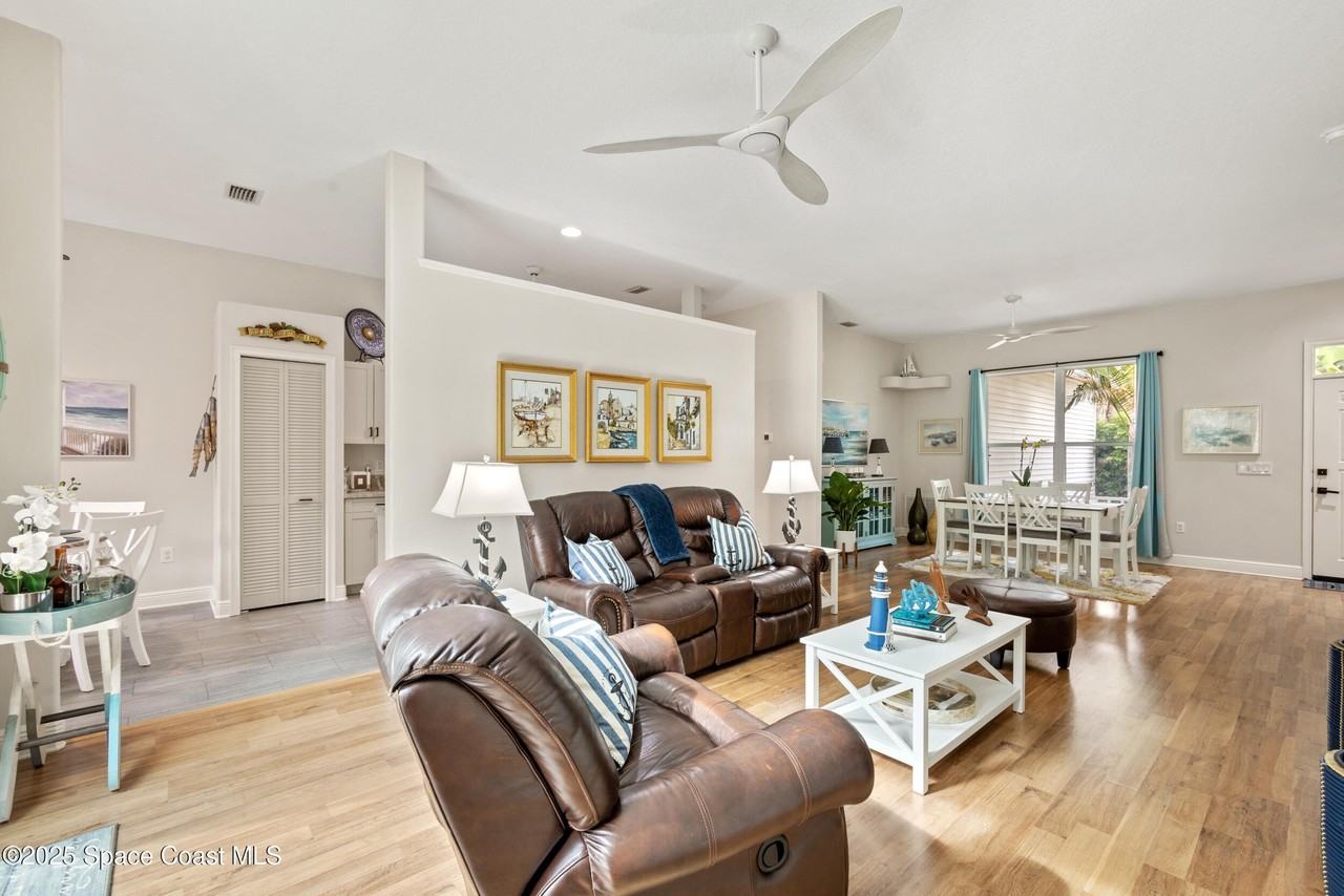 225 Pelican Dr - Photo 4 of 33