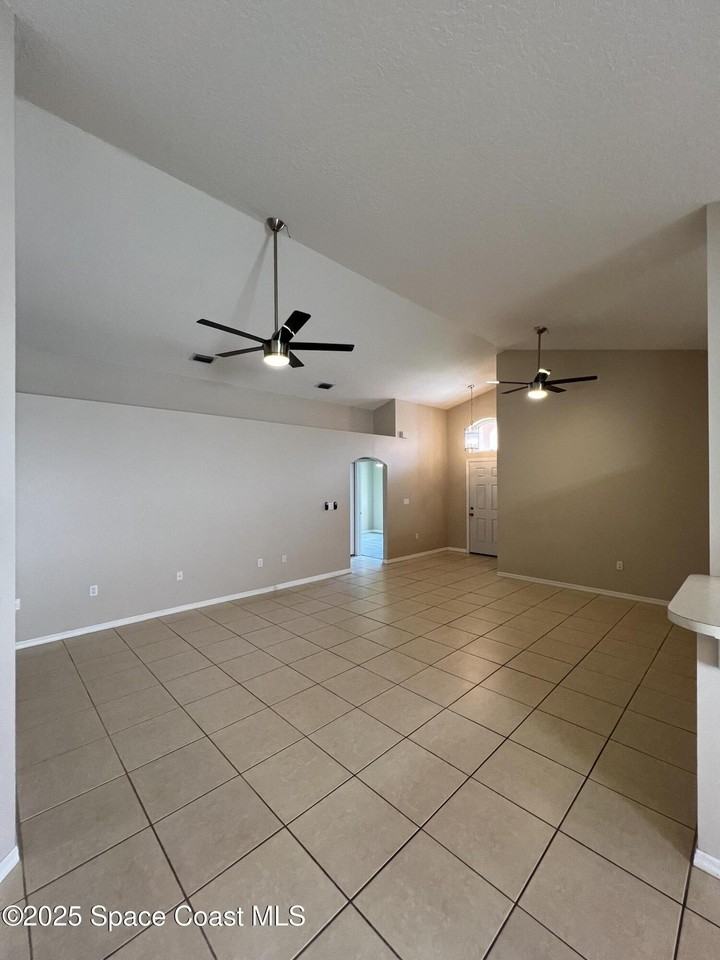 2540 Alicia Ln - Photo 4 of 22