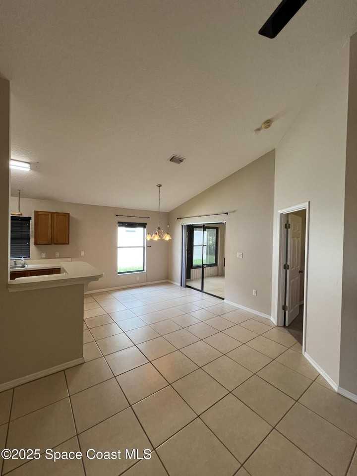 2540 Alicia Ln - Photo 5 of 22