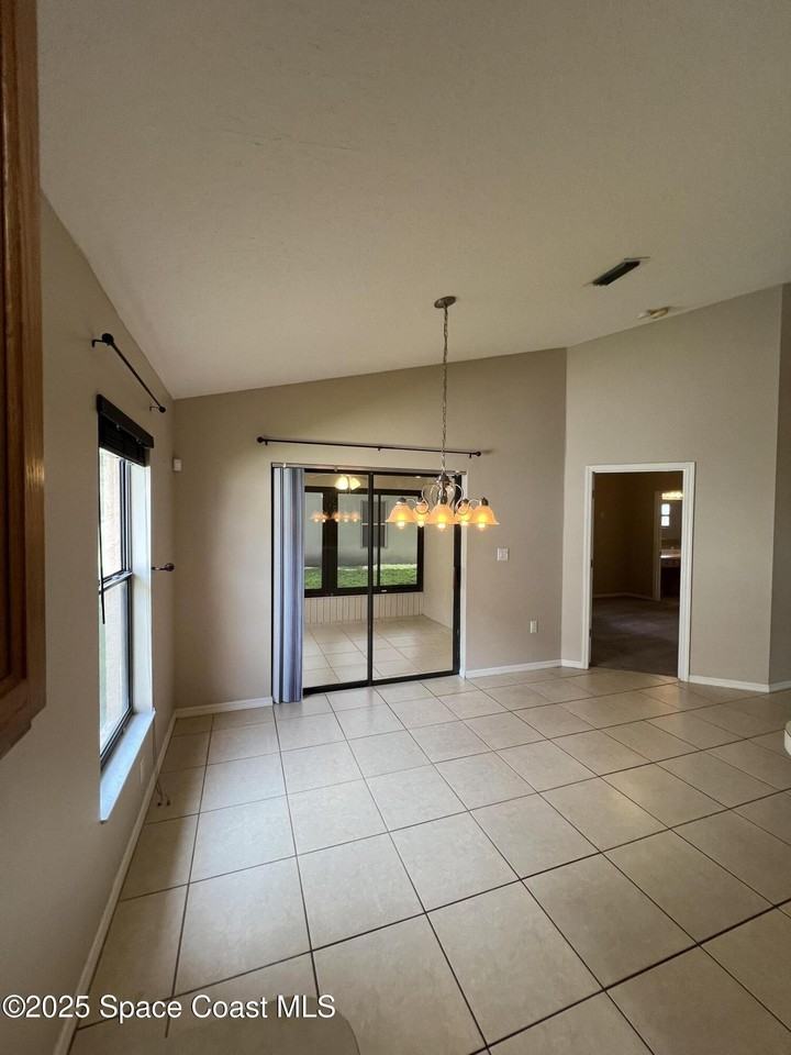 2540 Alicia Ln - Photo 6 of 22