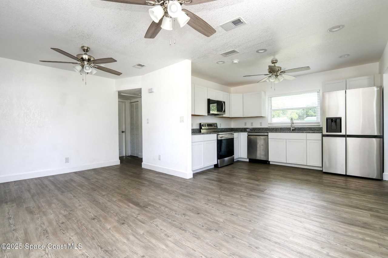 356 Vesta Cir - Photo 3 of 11