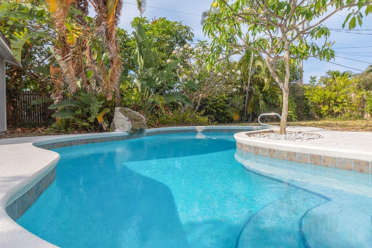 115 Sea Park Blvd - Photo 6 of 32