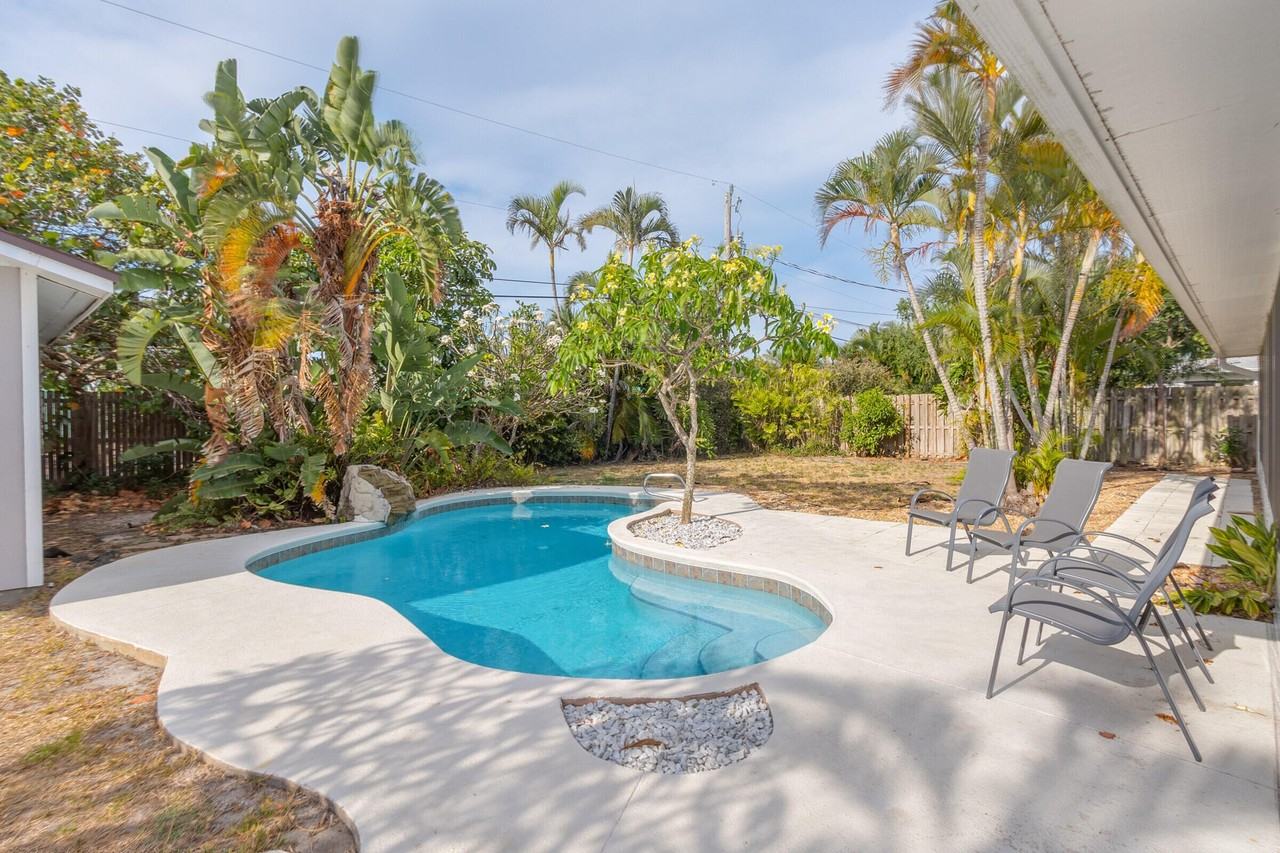 115 Sea Park Blvd - Photo 7 of 32