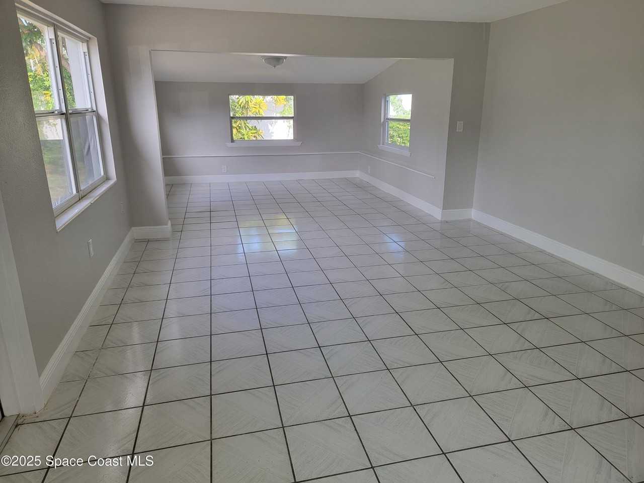 210 Linda Ave - Photo 3 of 9