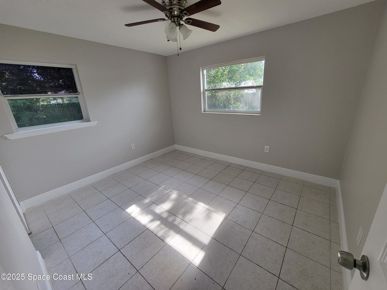 210 Linda Ave - Photo 6 of 9