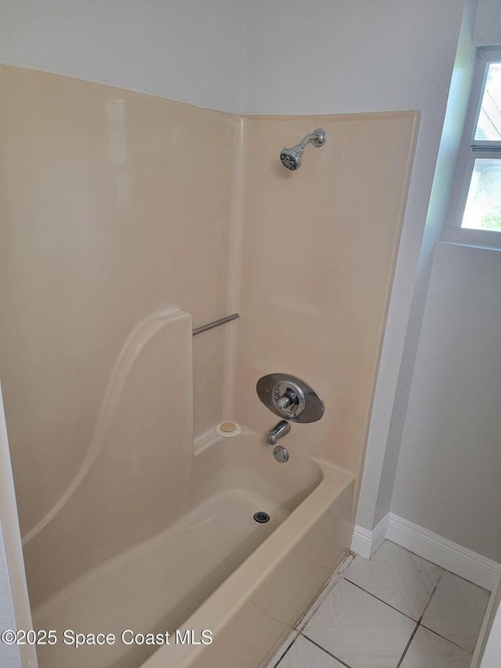 210 Linda Ave - Photo 7 of 9