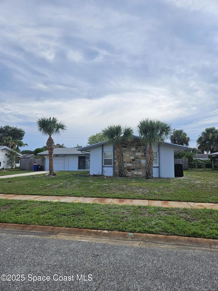 955 Beechfern Ln - Photo 2 of 32