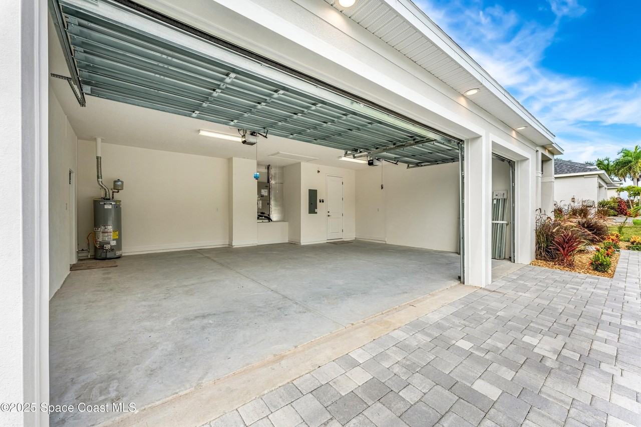 35 Loch Ness Dr - Photo 4 of 27