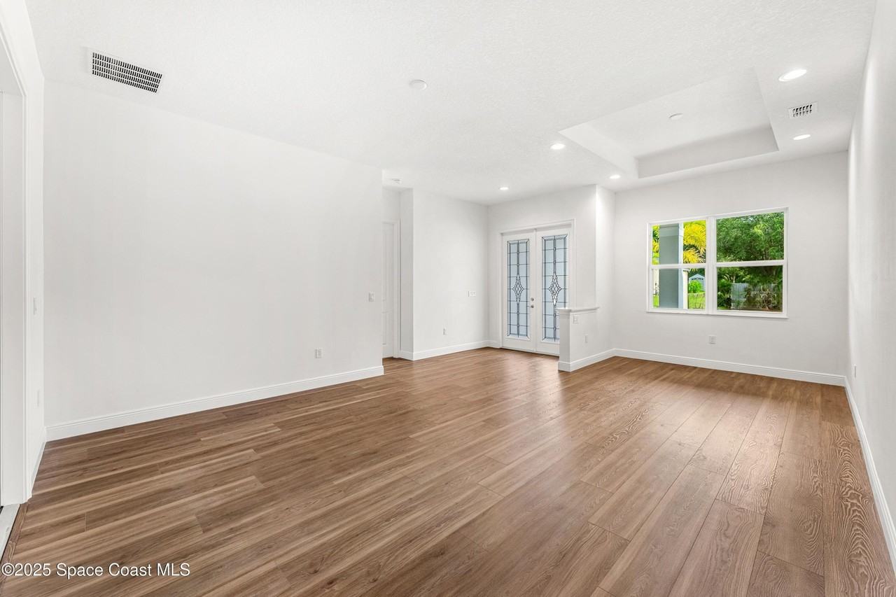 35 Loch Ness Dr - Photo 6 of 27