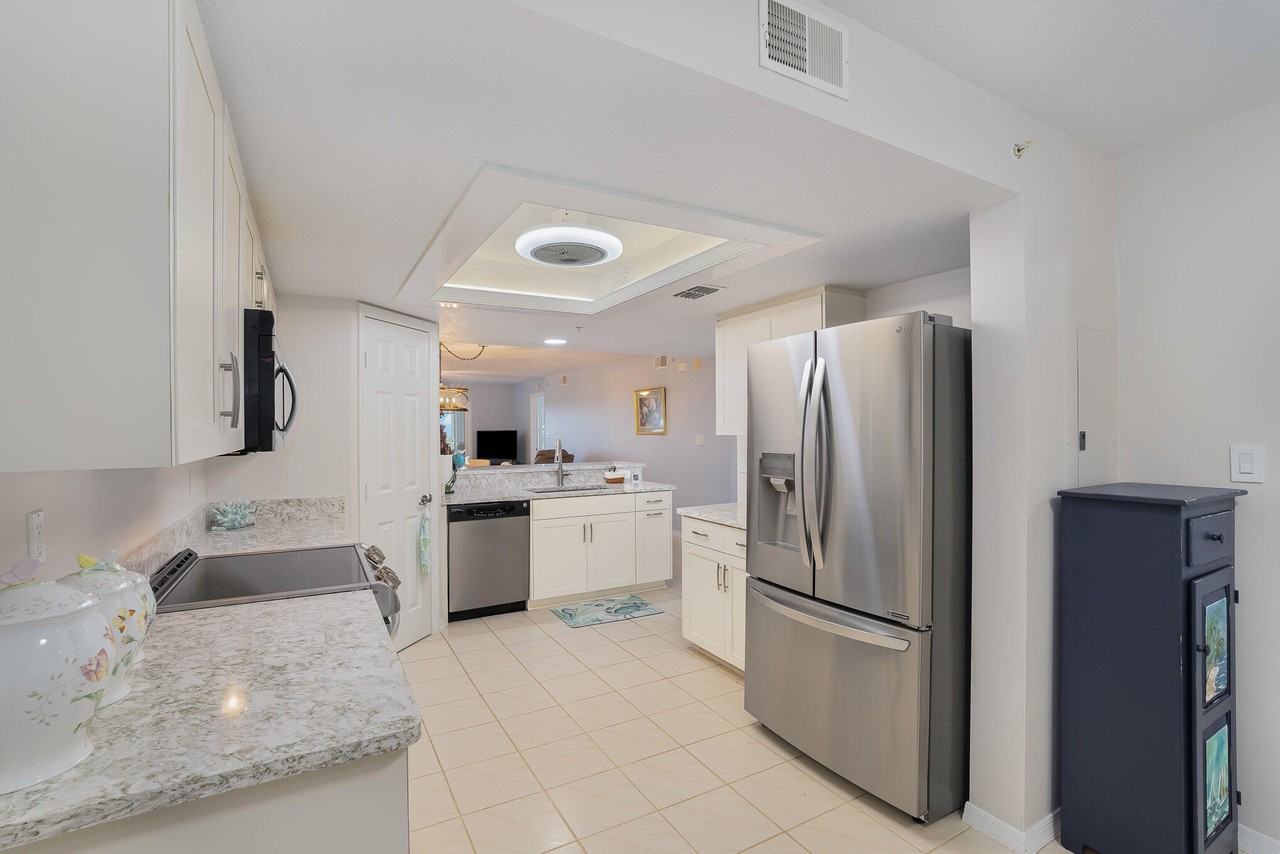 609 Shorewood Dr Unit 203 #203 - Photo 6 of 43