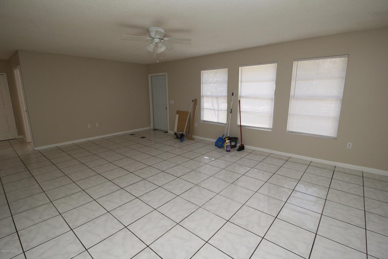 1246 Alcazar St Se - Photo 2 of 11