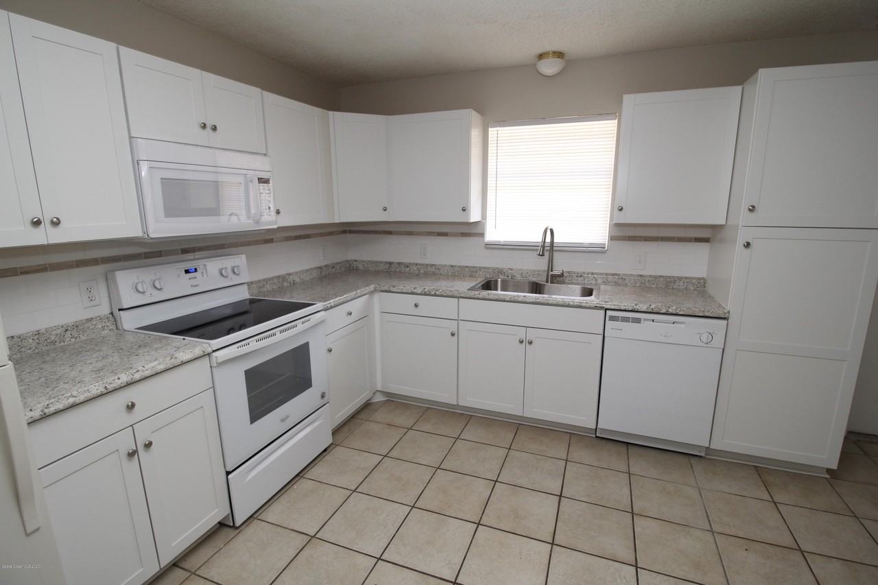 1246 Alcazar St Se - Photo 4 of 11