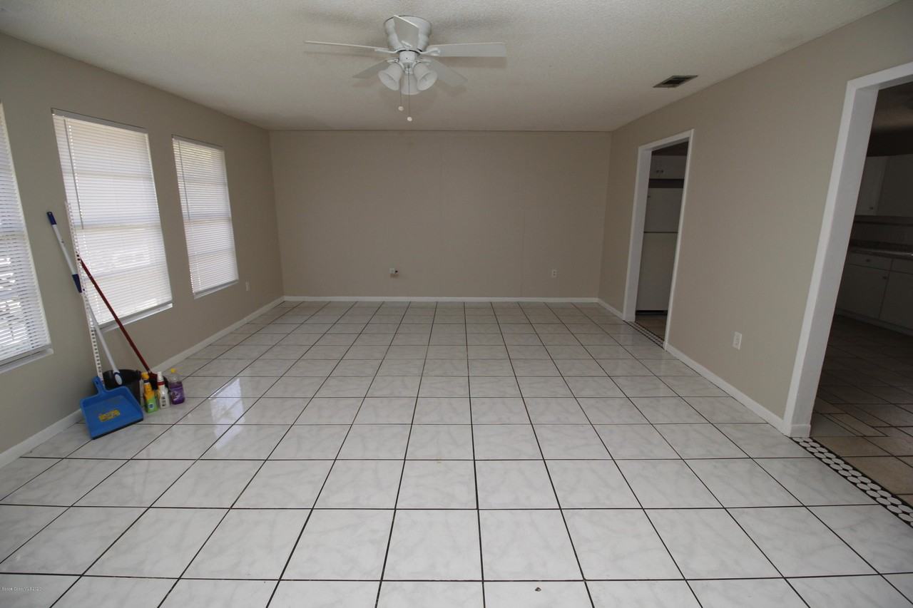 1246 Alcazar St Se - Photo 5 of 11