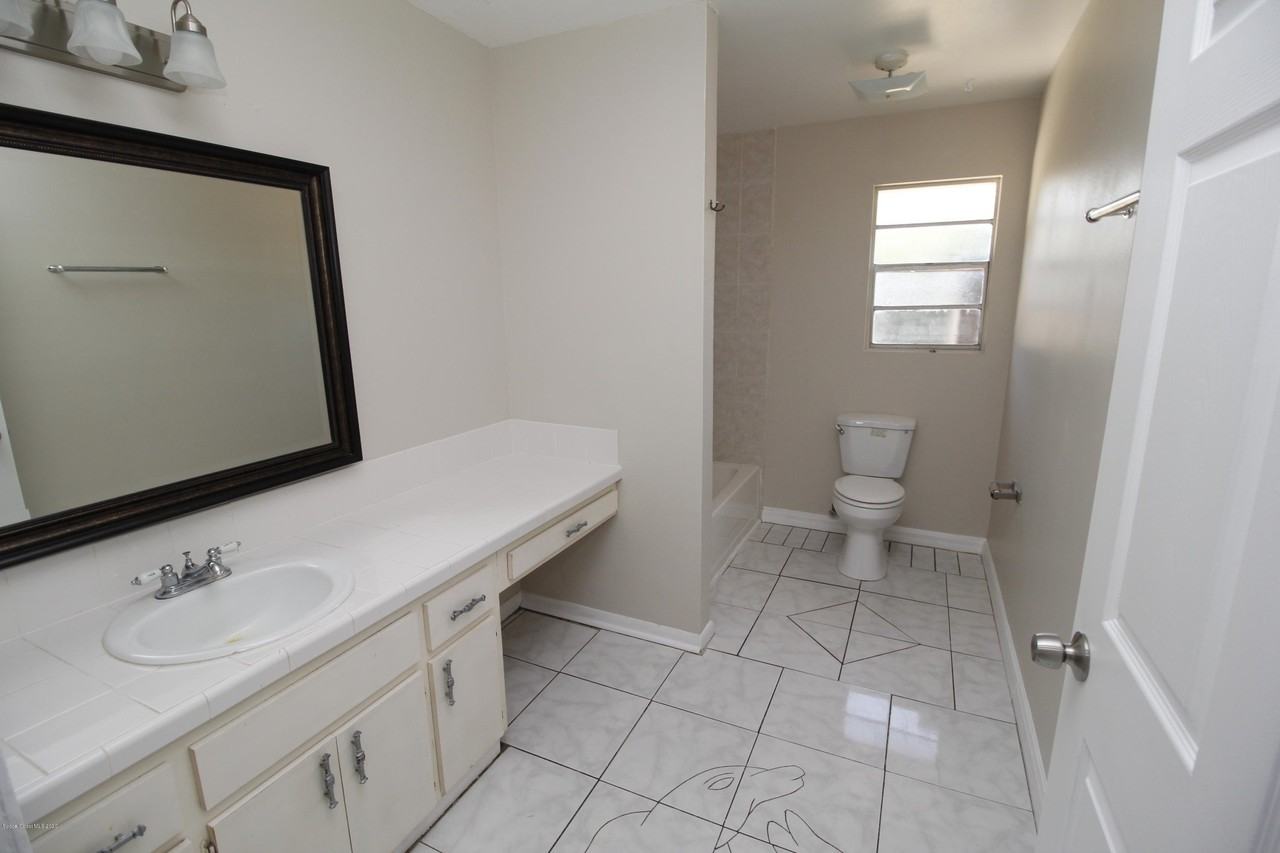 1246 Alcazar St Se - Photo 7 of 11