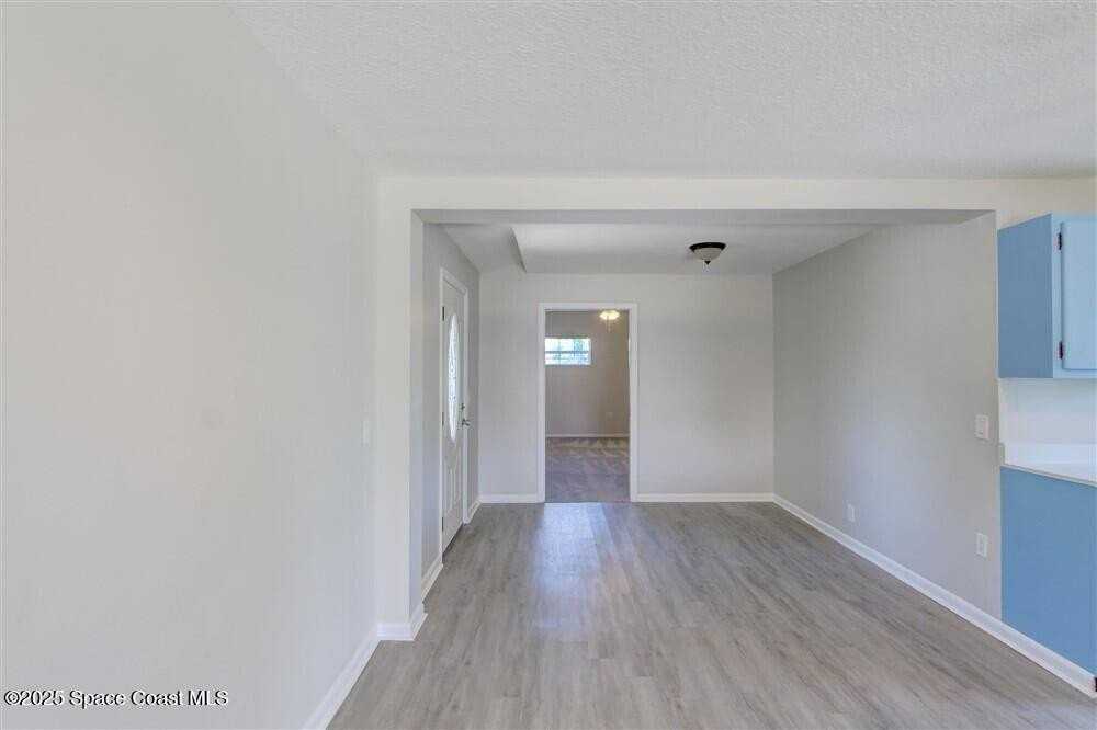 331 Carmine Dr - Photo 4 of 32