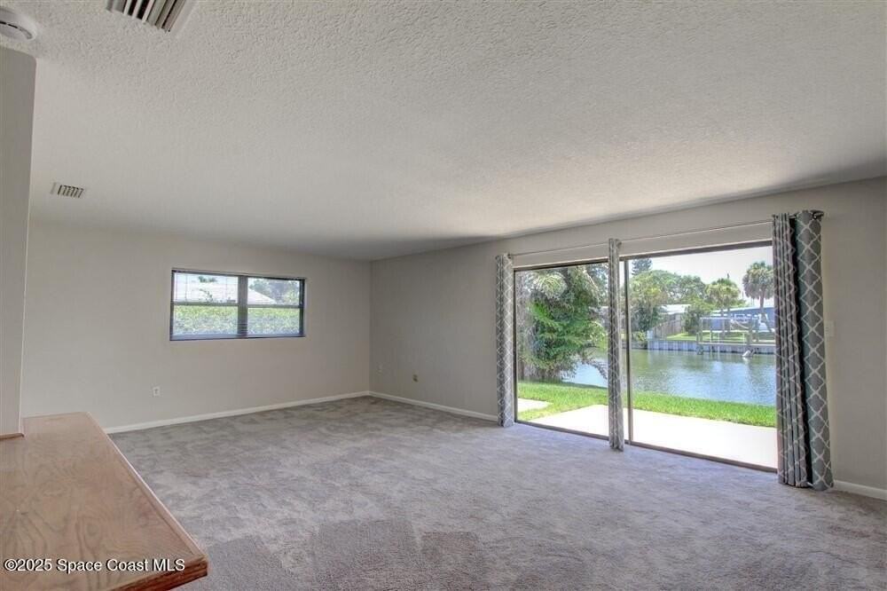 331 Carmine Dr - Photo 5 of 32