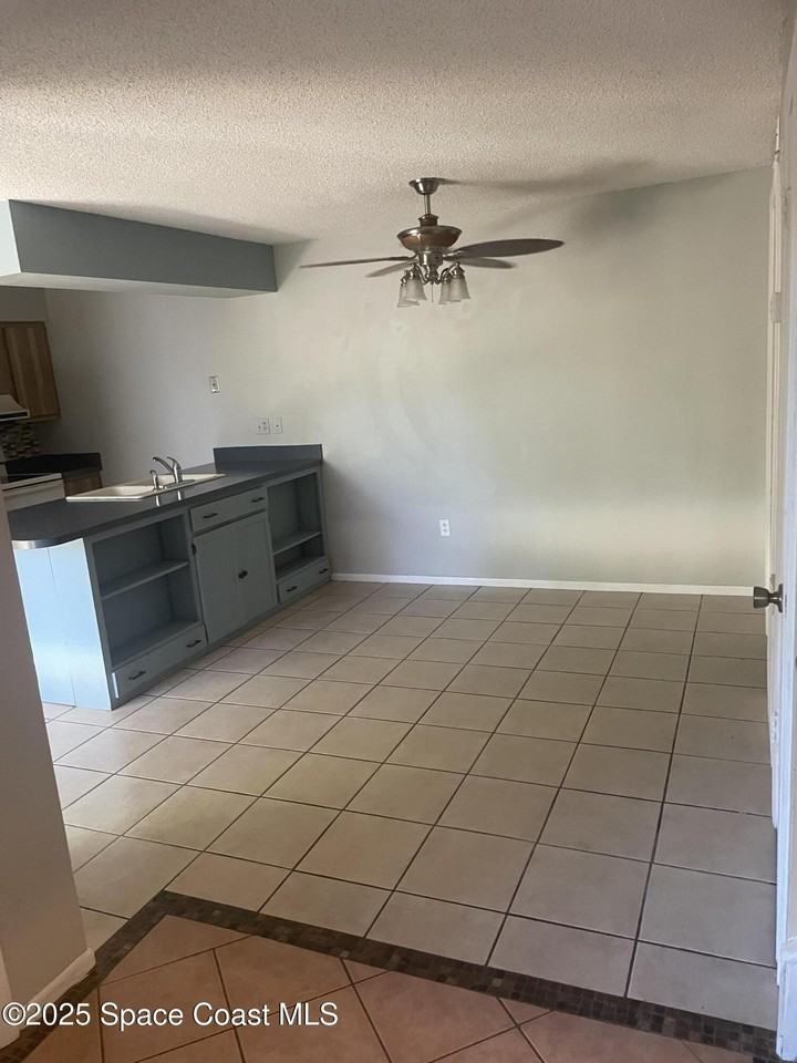 3233 Sea Oats Cir - Photo 5 of 20