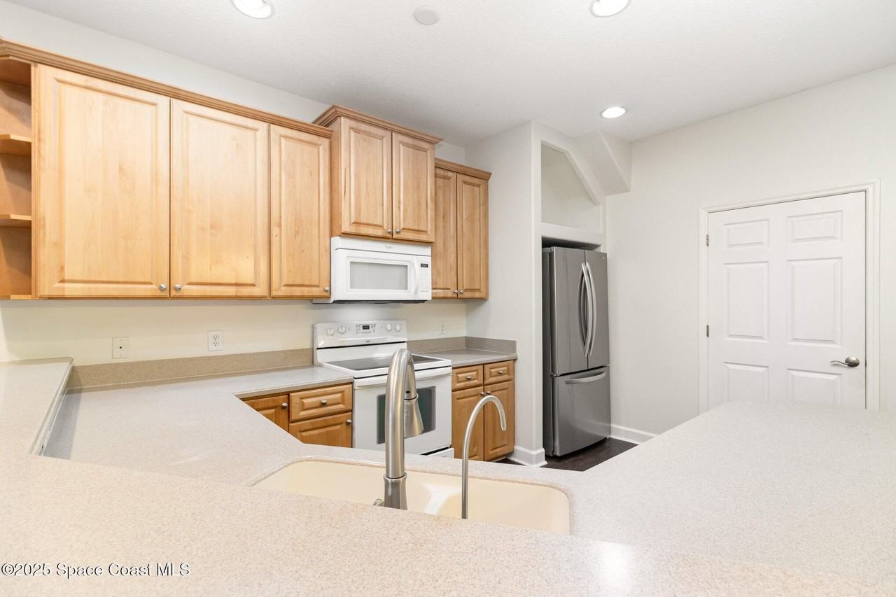 319 Adams Avenue - Photo 5 of 25