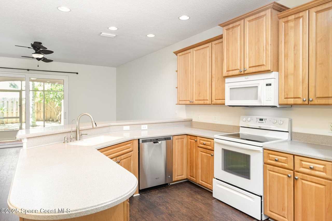 319 Adams Avenue - Photo 6 of 25