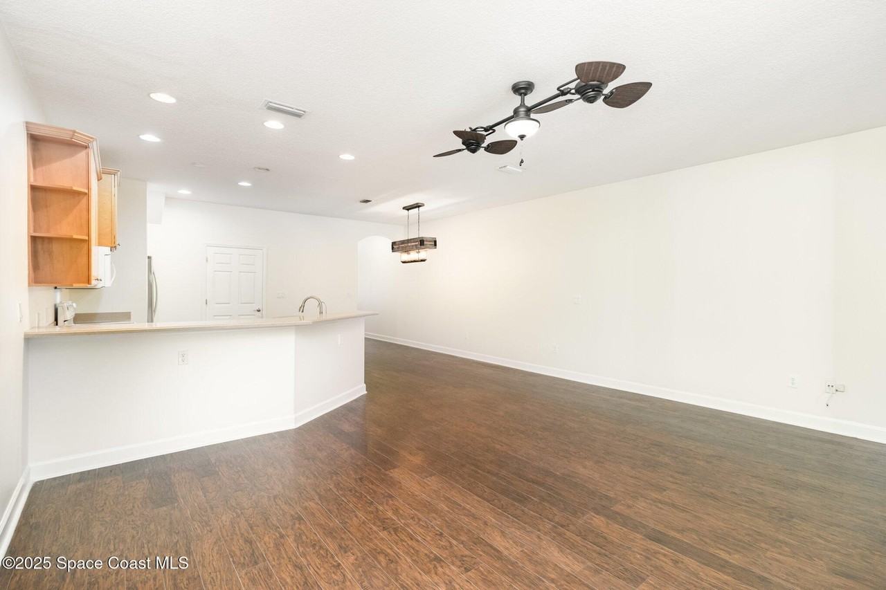 319 Adams Avenue - Photo 7 of 25