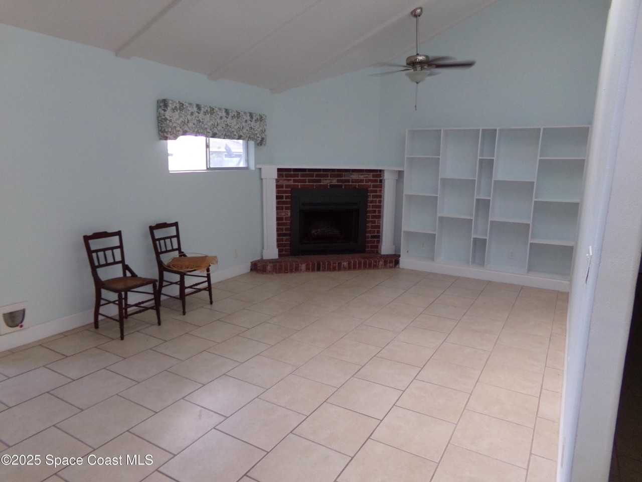 1131 Glenham Dr Ne - Photo 3 of 15